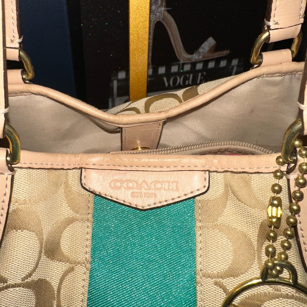 👜 Coach Signature Stripe Drawstring Carryall Bag – Khaki & Emerald (2011) - Picture 10 of 13